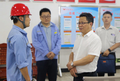 集團領導看望慰問離退休黨員、基層困難黨員和年輕黨員(圖1)