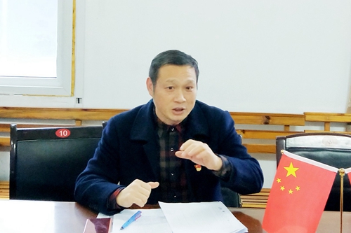 向宇飛列席指導(dǎo)股份公司氯堿黨支部“不忘初心、牢記使命”專題組織生活會(huì)(圖2)