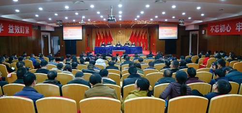 宜化集團(tuán)傳達(dá)學(xué)習(xí)中央和省委、市委經(jīng)濟(jì)工作會(huì)議精神 安排部署首季開(kāi)門(mén)紅工作(圖1)