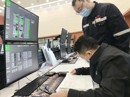 王大真到新疆宜化、新疆宜化礦業(yè)走訪慰問干部職工(圖1)