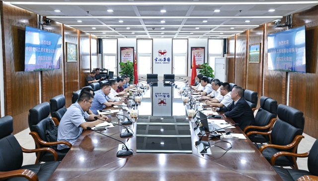 中國(guó)天辰董事長(zhǎng)焦在月、總經(jīng)理梁軍湘一行到訪宜化集團(tuán)(圖1)