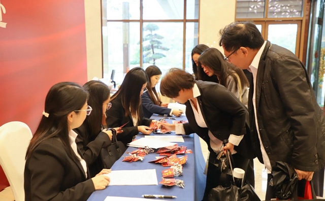 肩負重托共謀發(fā)展！集團七屆二次職代會代表報到并參觀田家河新項目(圖1)