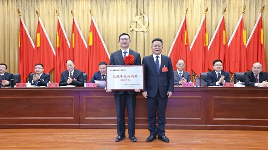 宜化集團(tuán)2023年度總結(jié)表彰、改革創(chuàng)新暨七屆三次職工代表大會開幕(圖3)