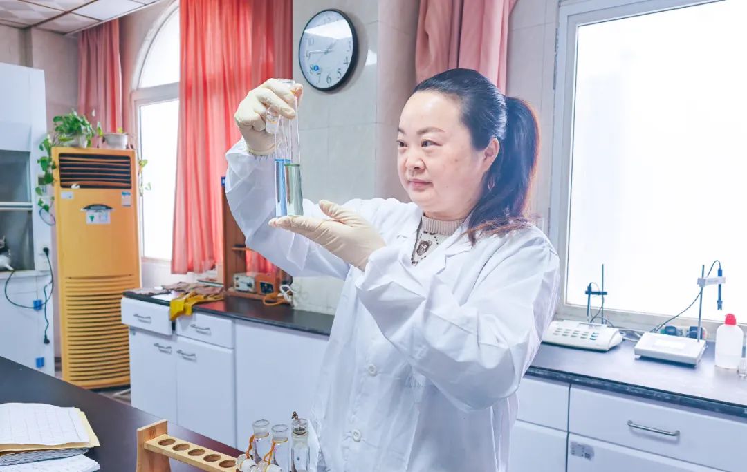 【宜化榜樣】股份公司黃冬燕：立足分析崗位，爭當(dāng)技術(shù)能手(圖2)