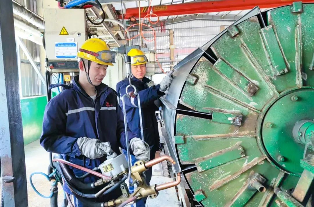 青海宜化電石分廠電極殼班：加強標準化建設，保障電石爐長周期穩(wěn)定運行(圖4)