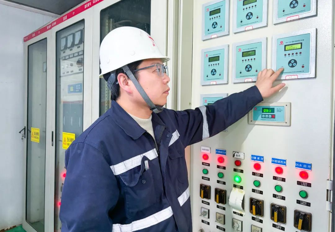 宜化礦業(yè)郭倉(cāng)?。簼M腔熱愛(ài)向機(jī)電，一片初心為礦山(圖3)