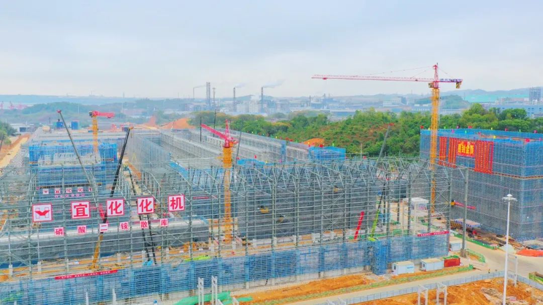 加速推進(jìn)！宜化楚星整體升級(jí)改造項(xiàng)目關(guān)鍵裝置主體結(jié)構(gòu)順利封頂(圖4)