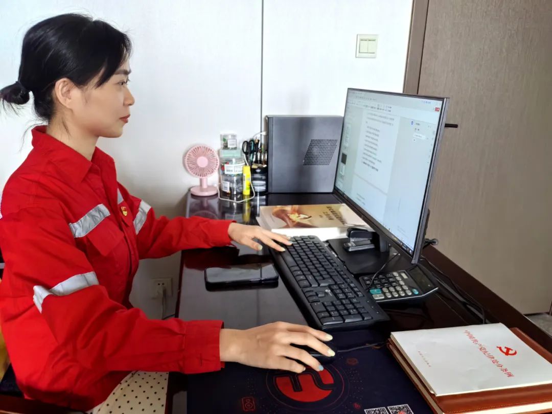 【宜化榜樣】化機(jī)公司李丹：提升素質(zhì)強(qiáng)技能，勇于奉獻(xiàn)顯擔(dān)當(dāng)(圖2)