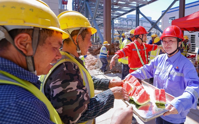 酷暑送清涼，關(guān)懷沁人心！宜化田家河園區(qū)全力保障職工高溫作業(yè)安全