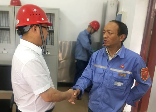 王大真到宜都園區(qū)、股份公司看望慰問(wèn)基層黨員