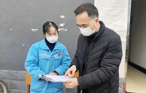 周金平先后到楚星公司、松滋肥業(yè)、實(shí)訓(xùn)基地和股份公司檢查疫情防控工作