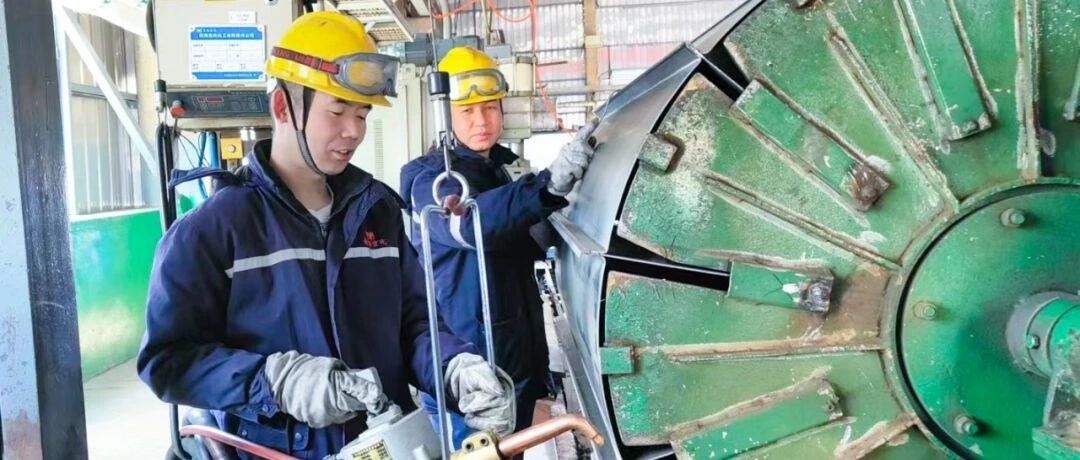 青海宜化電石分廠電極殼班：加強(qiáng)標(biāo)準(zhǔn)化建設(shè)，保障電石爐長周期穩(wěn)定運(yùn)行
