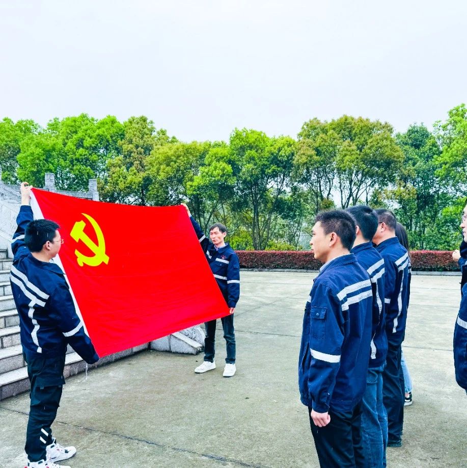 在緬懷中汲取奮進(jìn)力量！這場(chǎng)主題黨日活動(dòng)“走心”更“入心”！